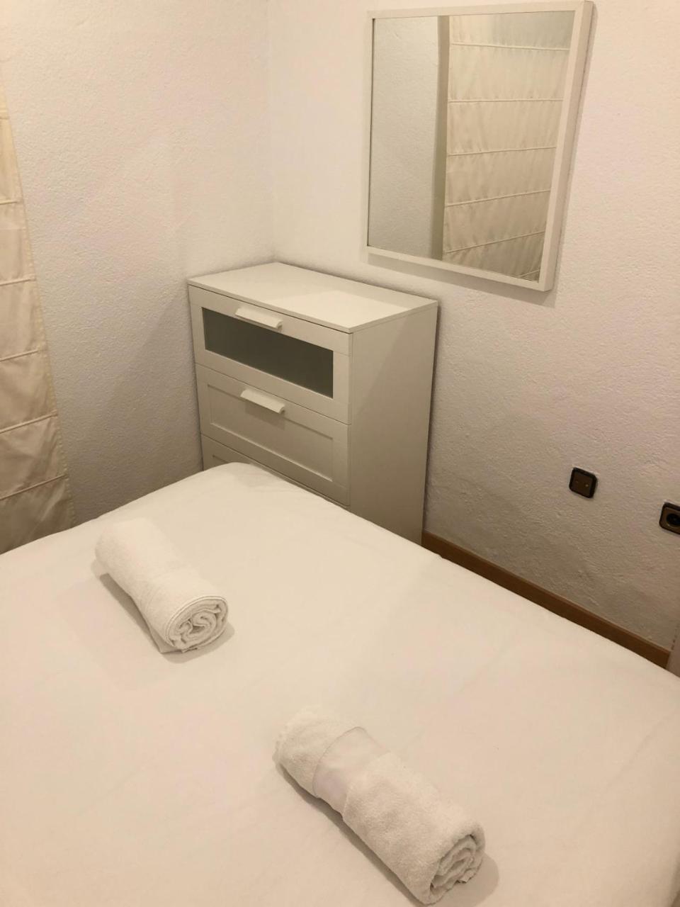 New! Apartment In Sarria Near Metro Barcelona Luaran gambar